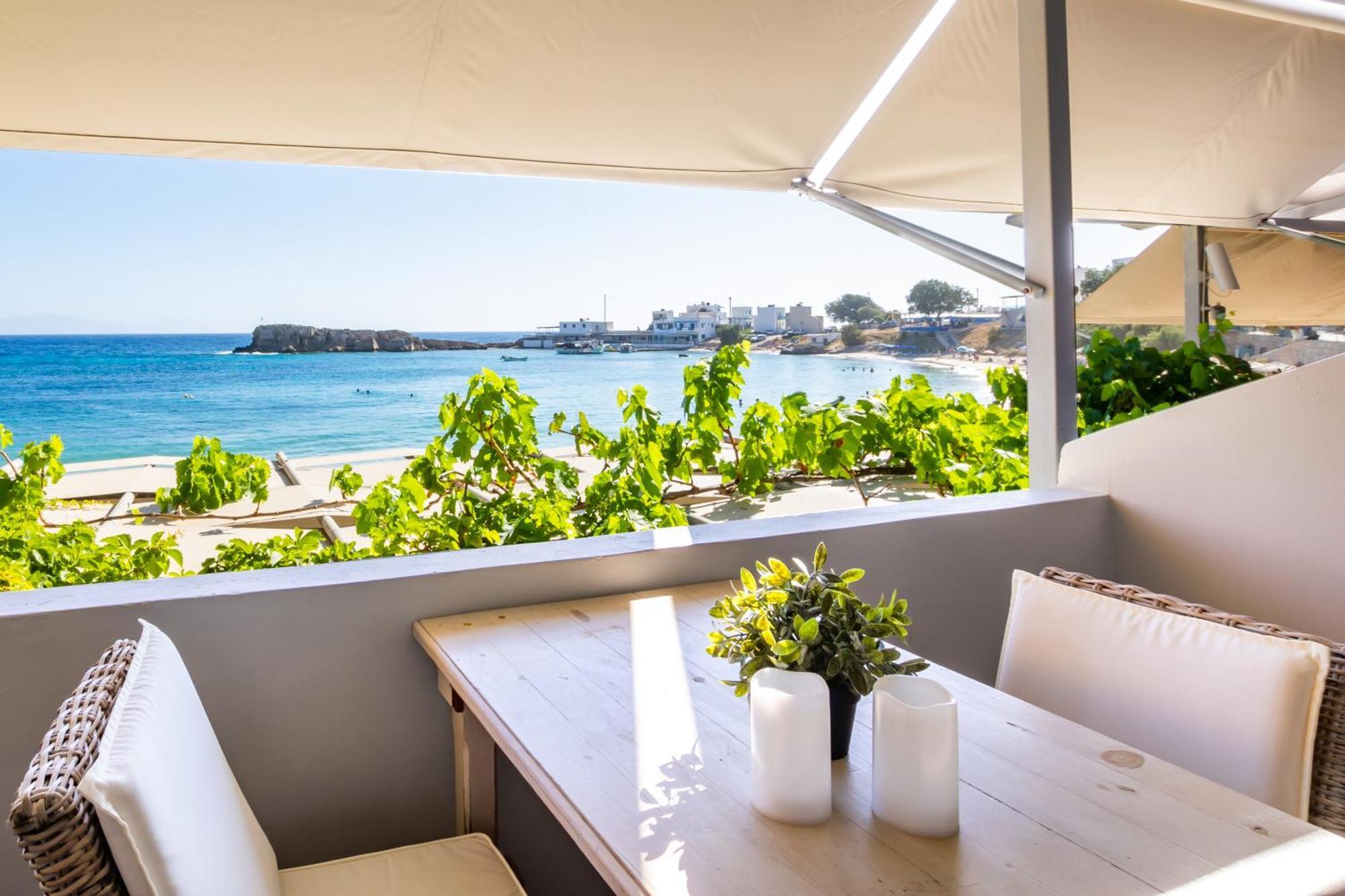 Le Grand Bleu Studios & Apartments Lefkos  Rom bilde