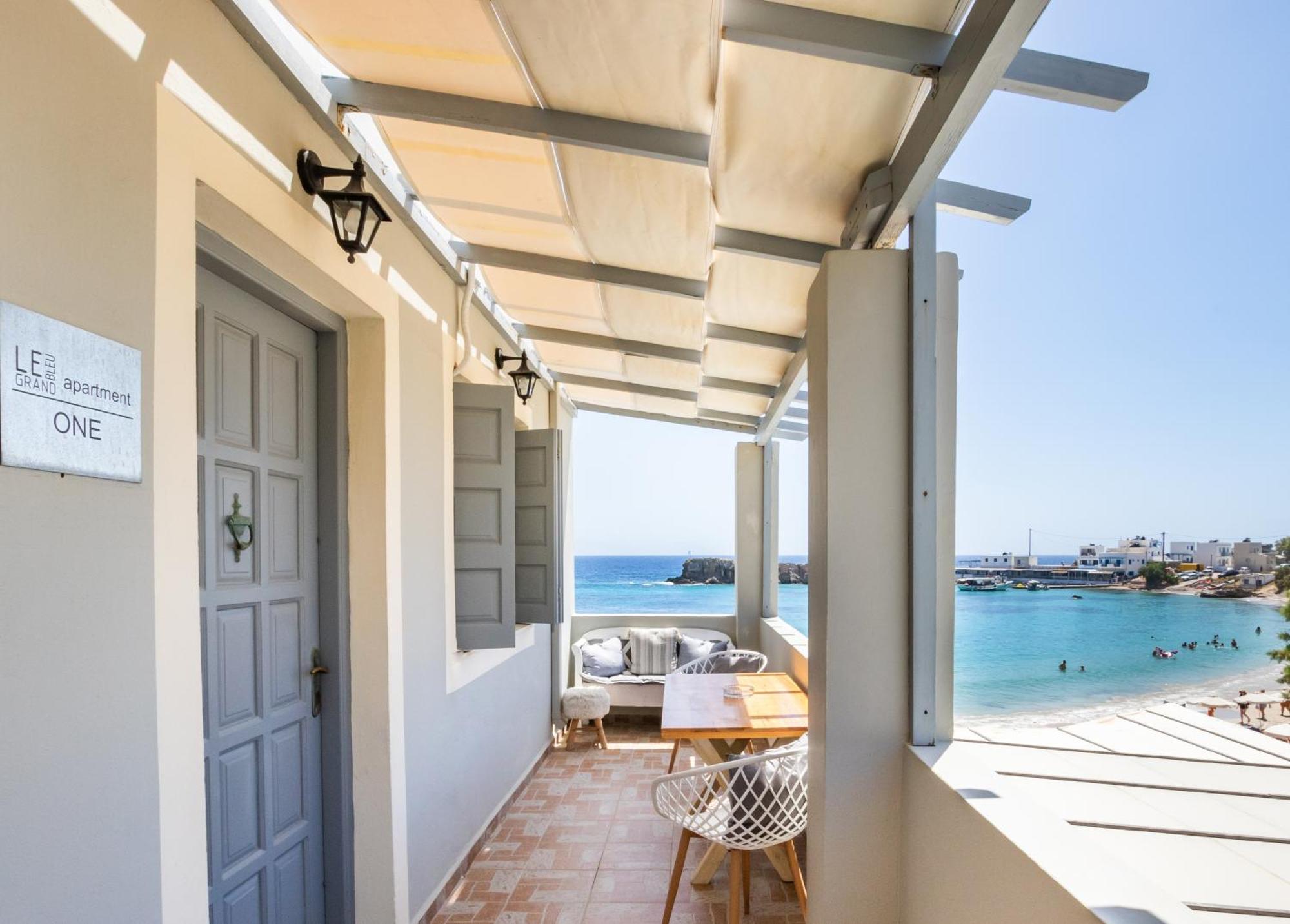 Le Grand Bleu Studios & Apartments Lefkos  Eksteriør bilde