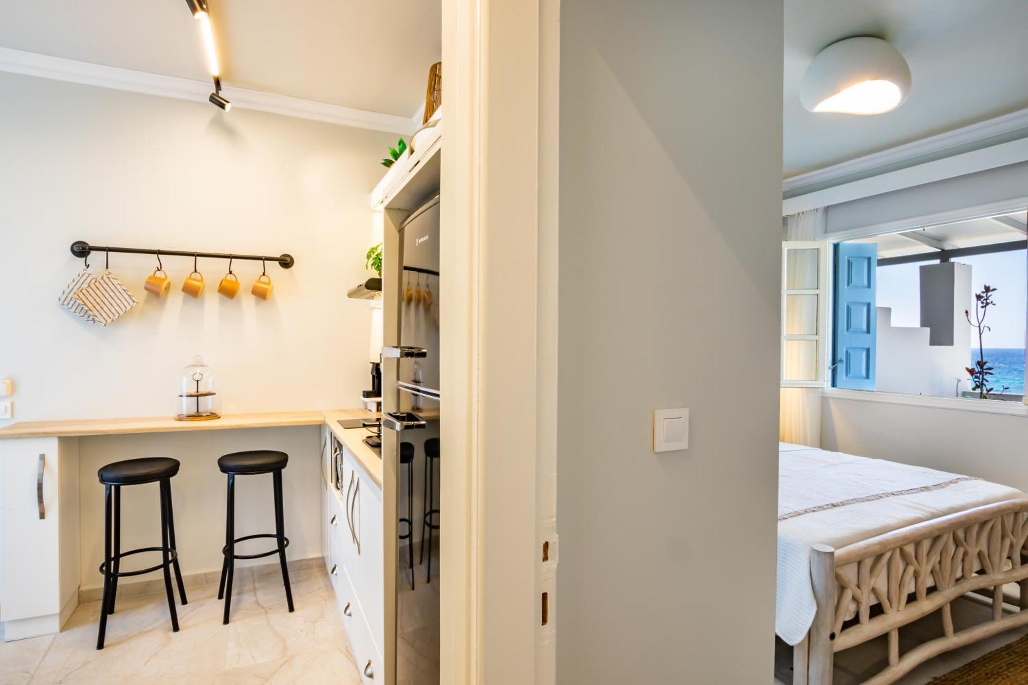 Le Grand Bleu Studios & Apartments Lefkos  Rom bilde
