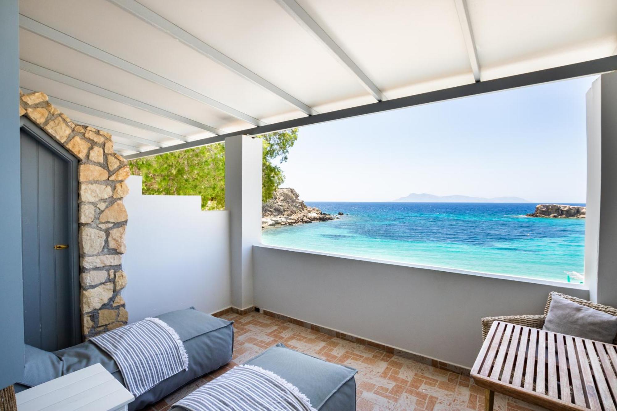 Le Grand Bleu Studios & Apartments Lefkos  Rom bilde